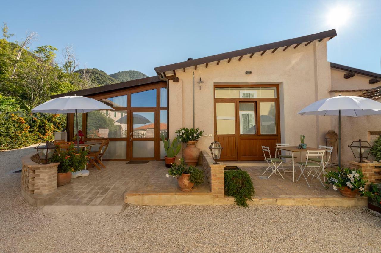 Monte Cologna Farm stay *
